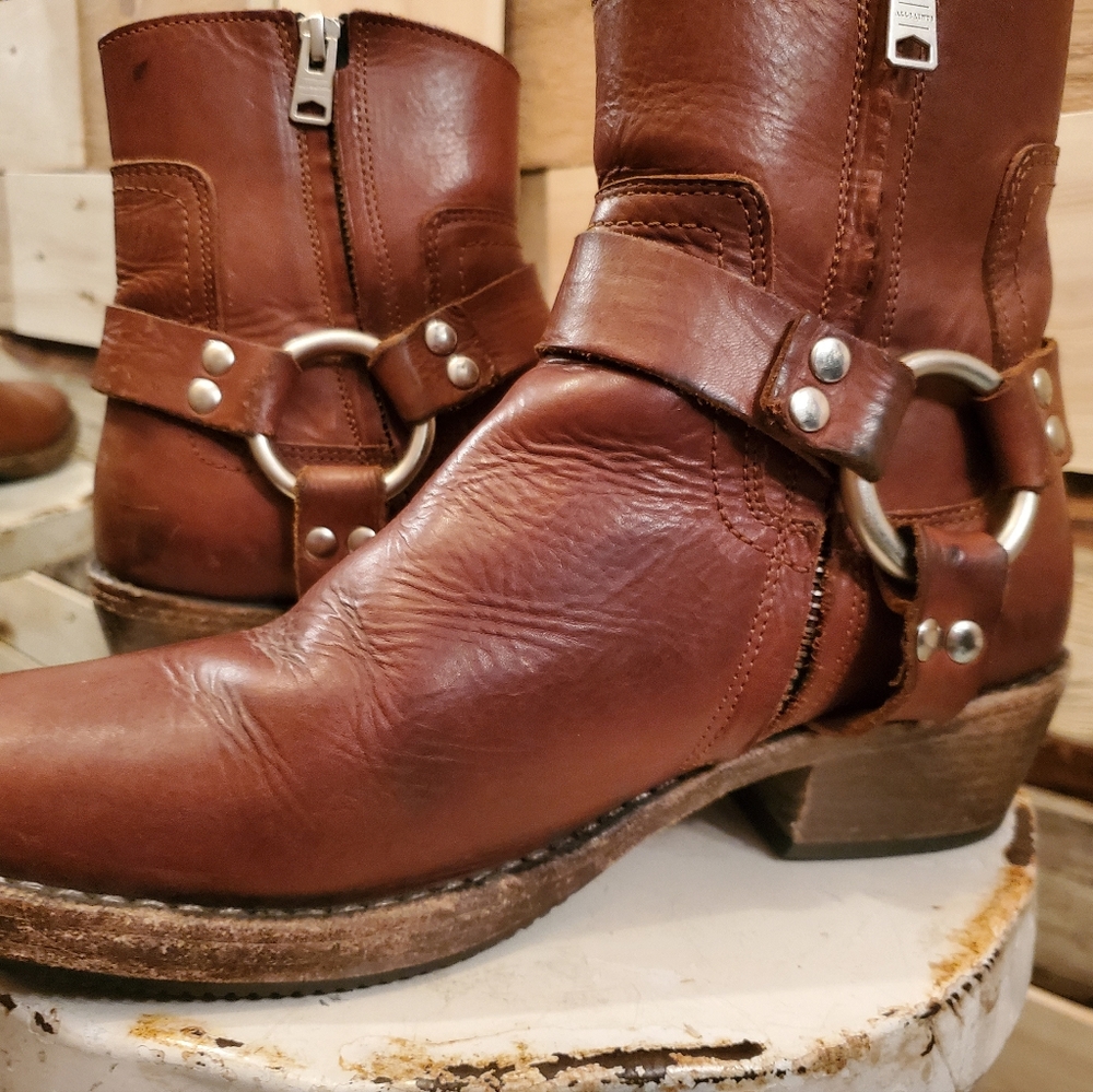 Boots - Picture 5 of 8